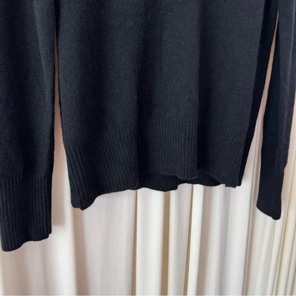 Enza Costa Black 100% Cashmere V-Neck Sweater Size Large Winter‎ - Picture 6 of 8